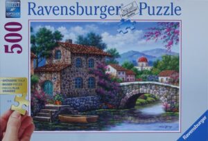 Die Brücke über dem Fluss